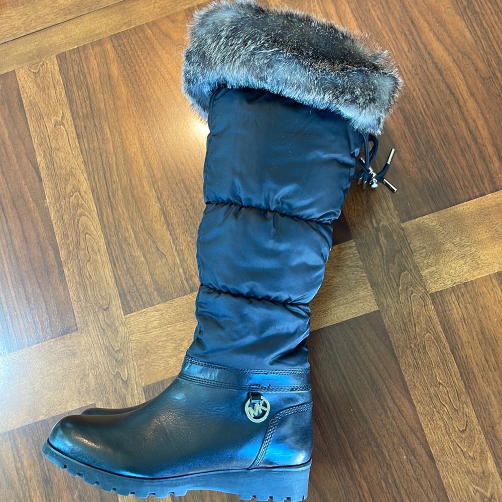 NEVER WORN MICHAEL KORS BLACK TALL LEATHER & FAUX FUR BOOTS SIZE 7 - BEAUTIFUL!